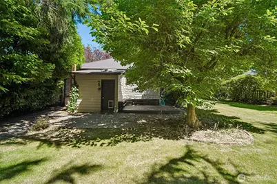 8555 30th Avenue NW, Seattle, WA 98117 - Photo 25