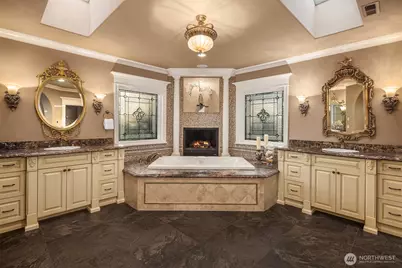 8638 NE 19th Place, Clyde Hill, WA 98004 - Photo 31