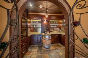 8638 NE 19th Pl, Clyde Hill, WA 98004 - Photo 11