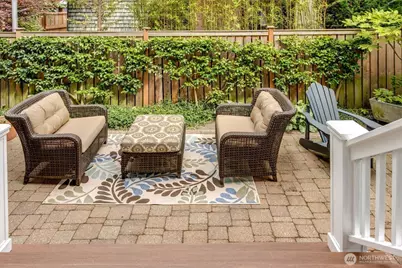310 W Garfield Street, Seattle, WA 98119 - Photo 11