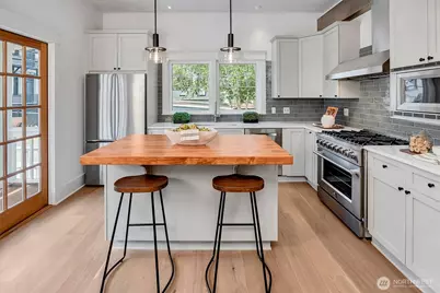 310 W Garfield Street, Seattle, WA 98119 - Photo 13