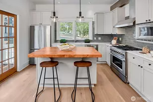 310 W Garfield St, Seattle, WA 98119 - Photo 13