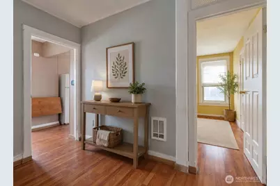 9265 57th Avenue S, Seattle, WA 98118 - Photo 9