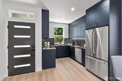 10750 Interlake Avenue N, Seattle, WA 98133 - Photo 3