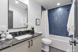10750 Interlake Ave N, Seattle, WA 98133 - Photo 9