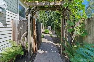14222 108th Ave NE, Kirkland, WA 98034 - Photo 35