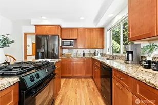 14222 108th Ave NE, Kirkland, WA 98034 - Photo 11