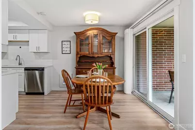 15212 NE 8th Street #F13, Bellevue, WA 98007 - Photo 11