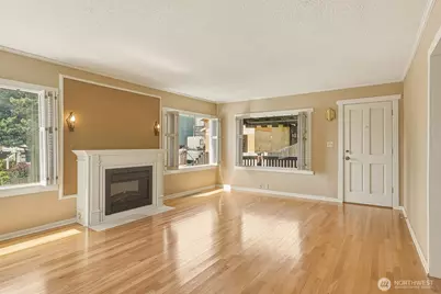 3242 36th Avenue W, Seattle, WA 98199 - Photo 13