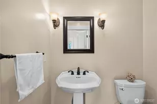 518 W Pioneer, Puyallup, WA 98371 - Photo 17