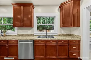 518 W Pioneer, Puyallup, WA 98371 - Photo 13
