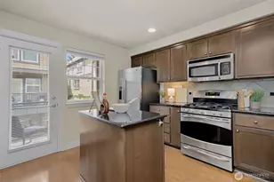 2707 SW Sylvan Heights Dr, Seattle, WA 98106 - Photo 11