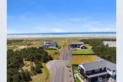 1611 Ocean Beach Boulevard #7, Long Beach, WA 98631 - Photo 1