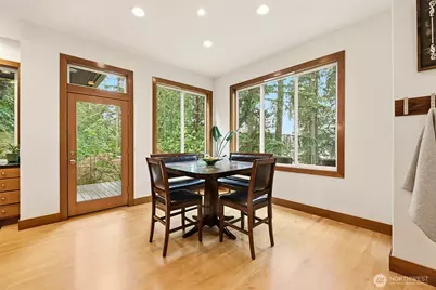 18603 E Spring Lake Drive SE, Renton, WA 98058 - Photo 9