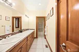 18603 E Spring Lake Dr SE, Renton, WA 98058 - Photo 17