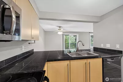 11313 NE 128th Street #E104, Kirkland, WA 98034 - Photo 9