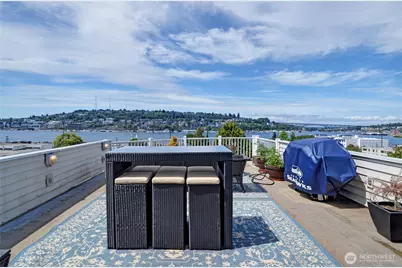 2215 Yale Ave E, Seattle, WA 98102 - Photo 15