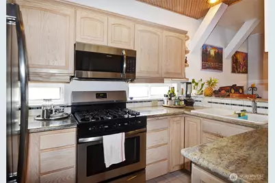 2215 Yale Ave E, Seattle, WA 98102 - Photo 11