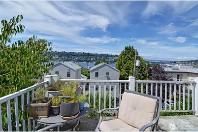 2215 Yale Ave E, Seattle, WA 98102 - Photo 9