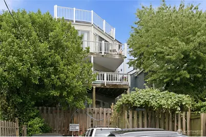 2215 Yale Ave E, Seattle, WA 98102 - Photo 3