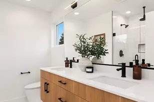 223 NE 75th St, Seattle, WA 98115 - Photo 27
