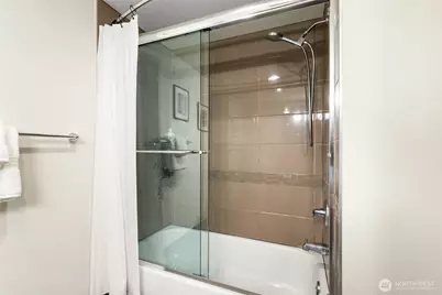 4547 8th Avenue NE #310, Seattle, WA 98105 - Photo 21