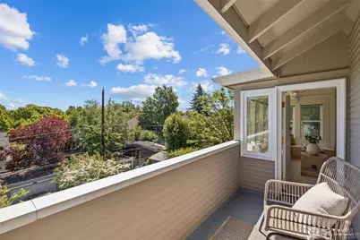 938 18th Avenue E, Seattle, WA 98112 - Photo 17