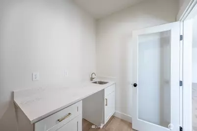 225 W Linden Avenue, Moses Lake, WA 98837 - Photo 17