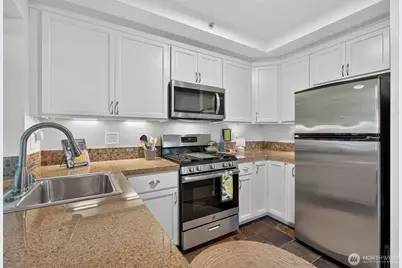 200 W Comstock Street #102, Seattle, WA 98119 - Photo 15