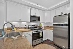 200 W Comstock St, Seattle, WA 98119 - Photo 15