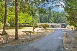 884 Kamus Pl, Fox Island, WA 98333 - Photo 3