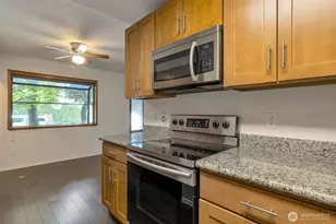 9512 1st Ave NE, Seattle, WA 98115 - Photo 7
