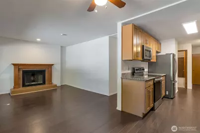 9512 1st Avenue NE #204, Seattle, WA 98115 - Photo 5