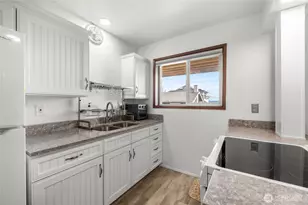 1188 SE Pioneer Way, Oak Harbor, WA 98277 - Photo 13