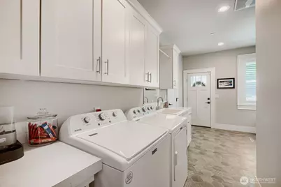 3916 Waller Road E, Tacoma, WA 98443 - Photo 17