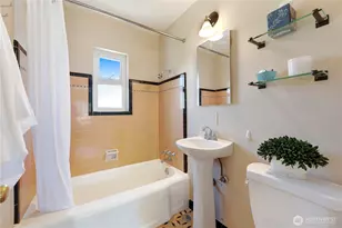 7900 Ashworth Ave N, Seattle, WA 98103 - Photo 15