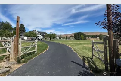 901 Hollow Creek Lane, Yakima, WA 98908 - Photo 3