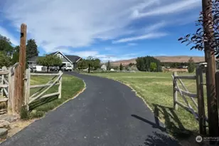 901 Hollow Creek Ln, Yakima, WA 98908 - Photo 3