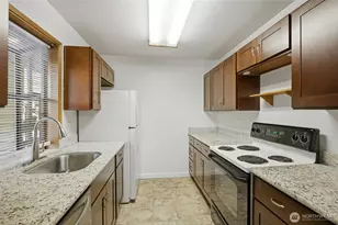 9512 1st Ave NE, Seattle, WA 98115 - Photo 13