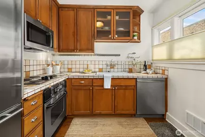 2205 Bigelow Avenue N #6, Seattle, WA 98109 - Photo 11