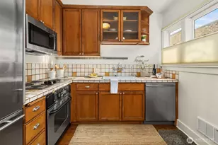 2205 Bigelow Ave N, Seattle, WA 98109 - Photo 11