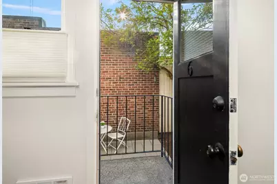 2205 Bigelow Avenue N #6, Seattle, WA 98109 - Photo 13