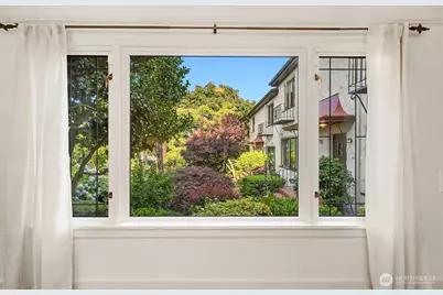 2205 Bigelow Avenue N #6, Seattle, WA 98109 - Photo 7