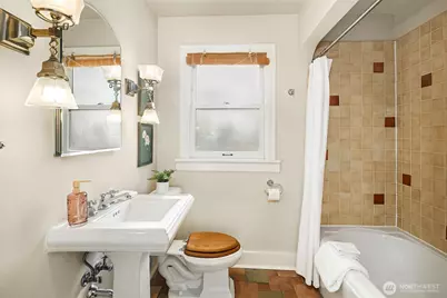 2205 Bigelow Avenue N #6, Seattle, WA 98109 - Photo 23