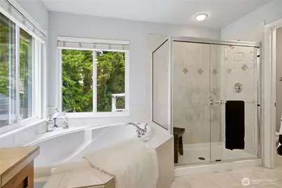10115 NE 24th St, Bellevue, WA 98004 - Photo 23