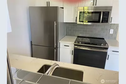 4561 Lake Washington Boulevard NE #203, Kirkland, WA 98033 - Photo 13