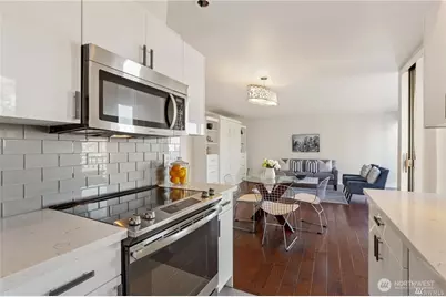 4561 Lake Washington Boulevard NE #203, Kirkland, WA 98033 - Photo 9