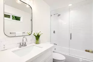 7061 NE 137th St, Kirkland, WA 98034 - Photo 11