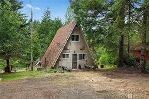580 E Emerald Lake Dr E, Grapeview, WA 98546 - Photo 1