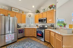 2130 28th St, Bellingham, WA 98225 - Photo 31